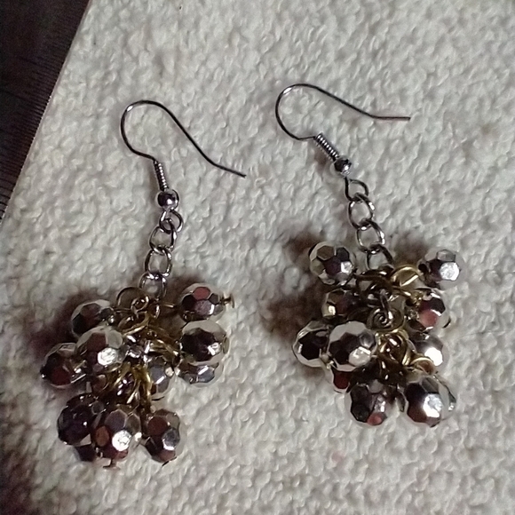 Silvertone faceted ball grape wire earrings cluster - Picture 1 of 2